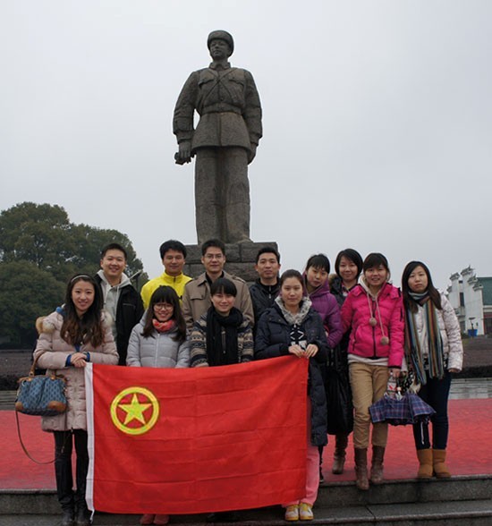 “学雷锋，献爱心”——中国共产主义青年团乐动平台_乐动（中国）委员会开展慰问贫困学生助学活动