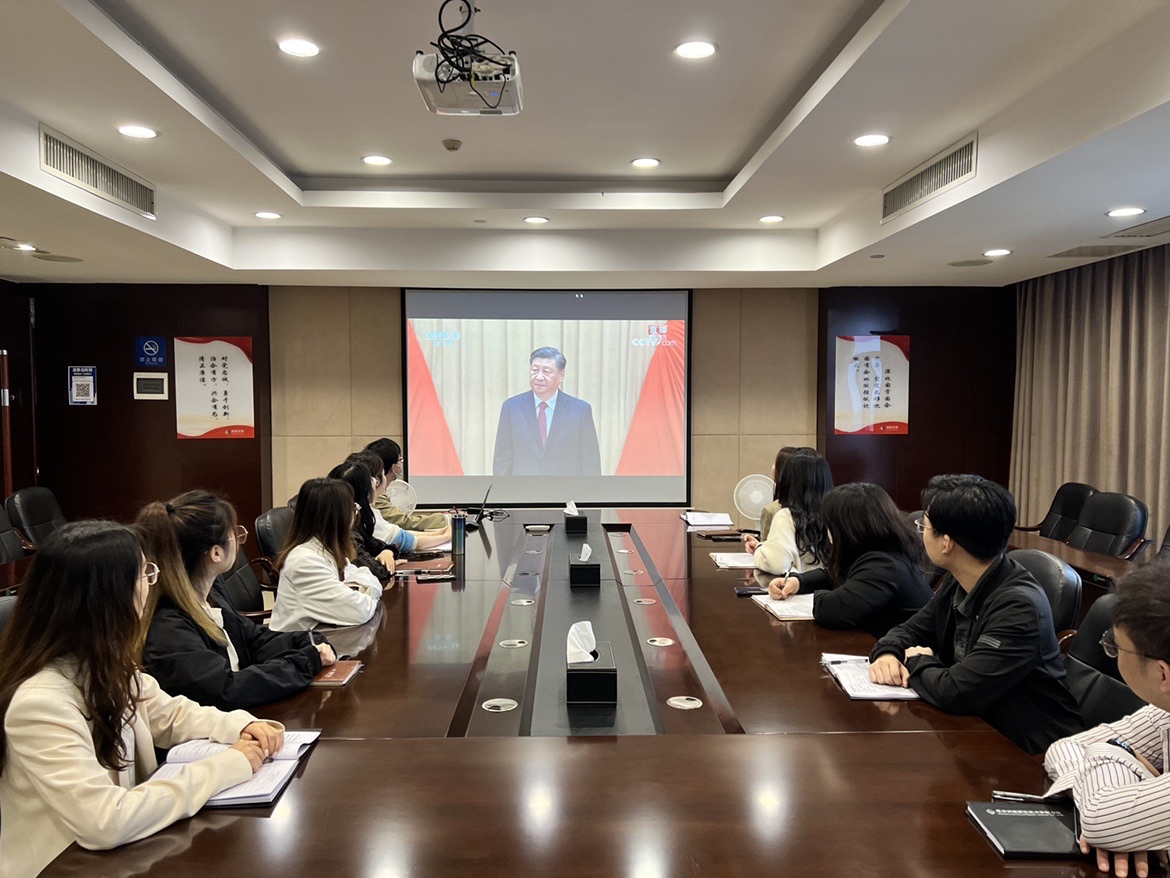 乐动平台_乐动（中国）组织团员青年集中观看庆祝中国共产主义青年团成立100周年大会