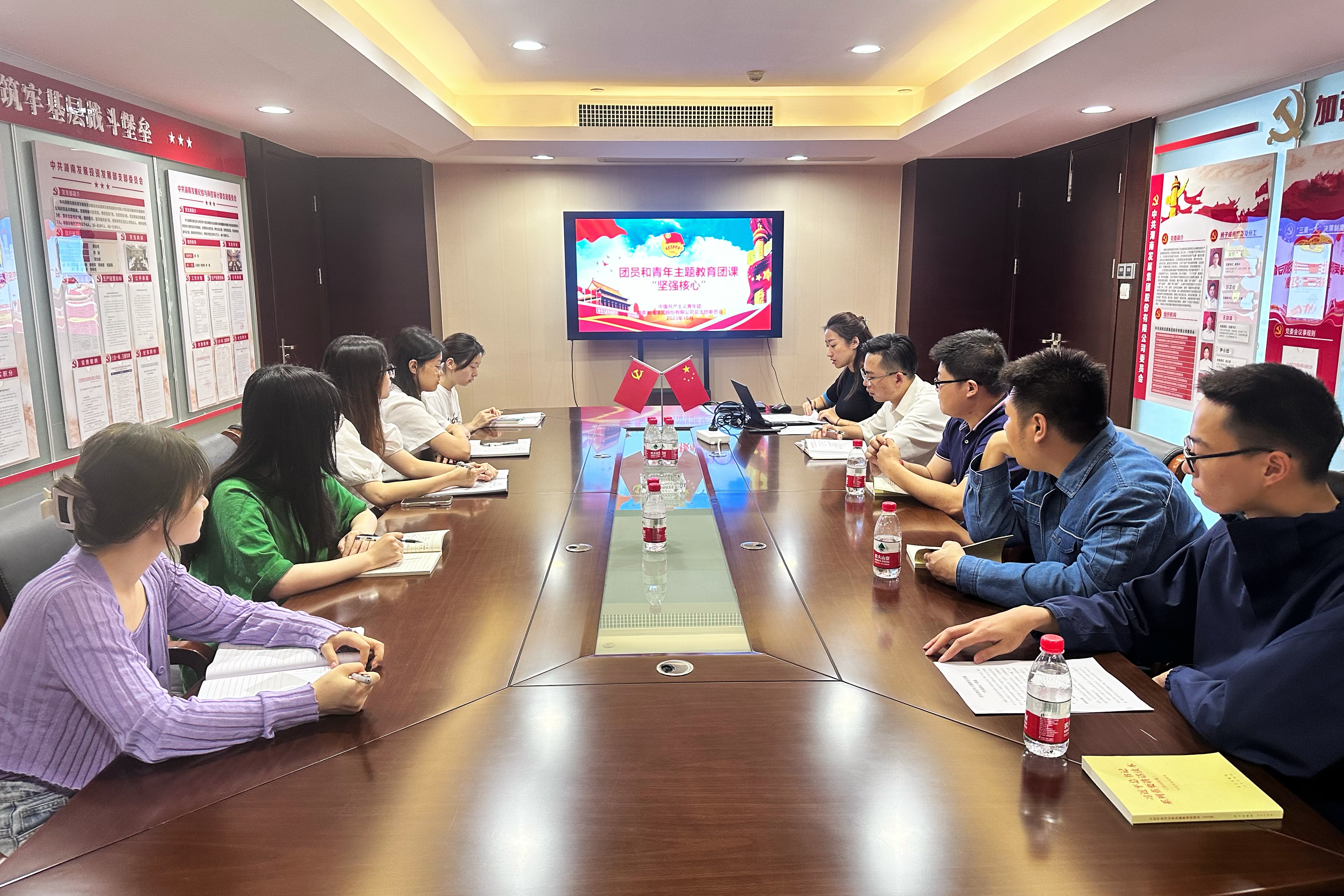 “恰同学少年，风华正茂” ——乐动平台_乐动（中国）开展主题团日活动