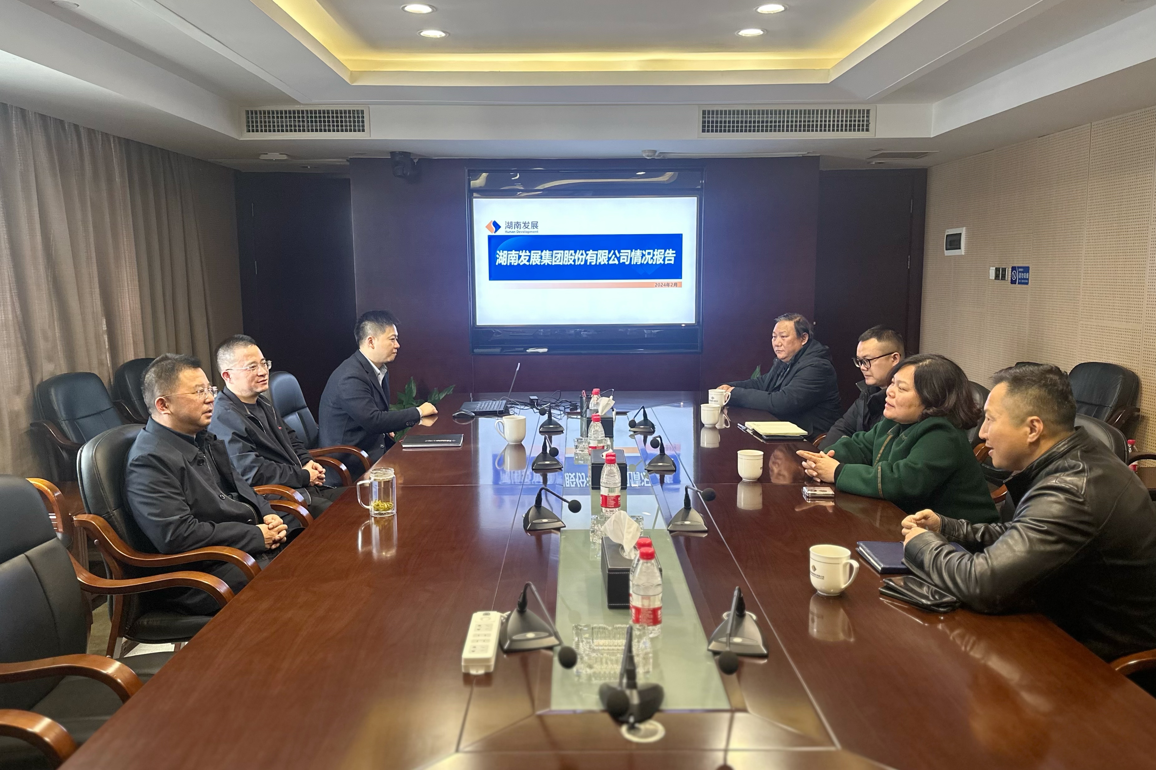 绥宁县李熙桥镇党委一行赴乐动平台_乐动（中国）开展党建联村走访座谈