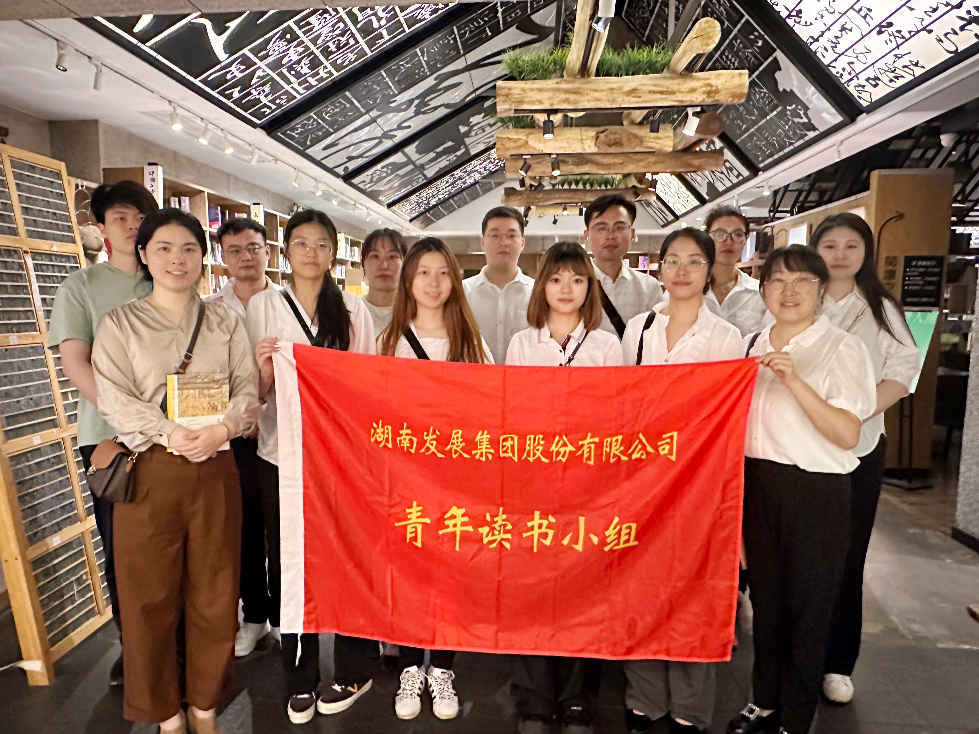 遇“荐”好书，“读”享芬芳--乐动平台_乐动（中国）青年读书小组开展读书分享交流会