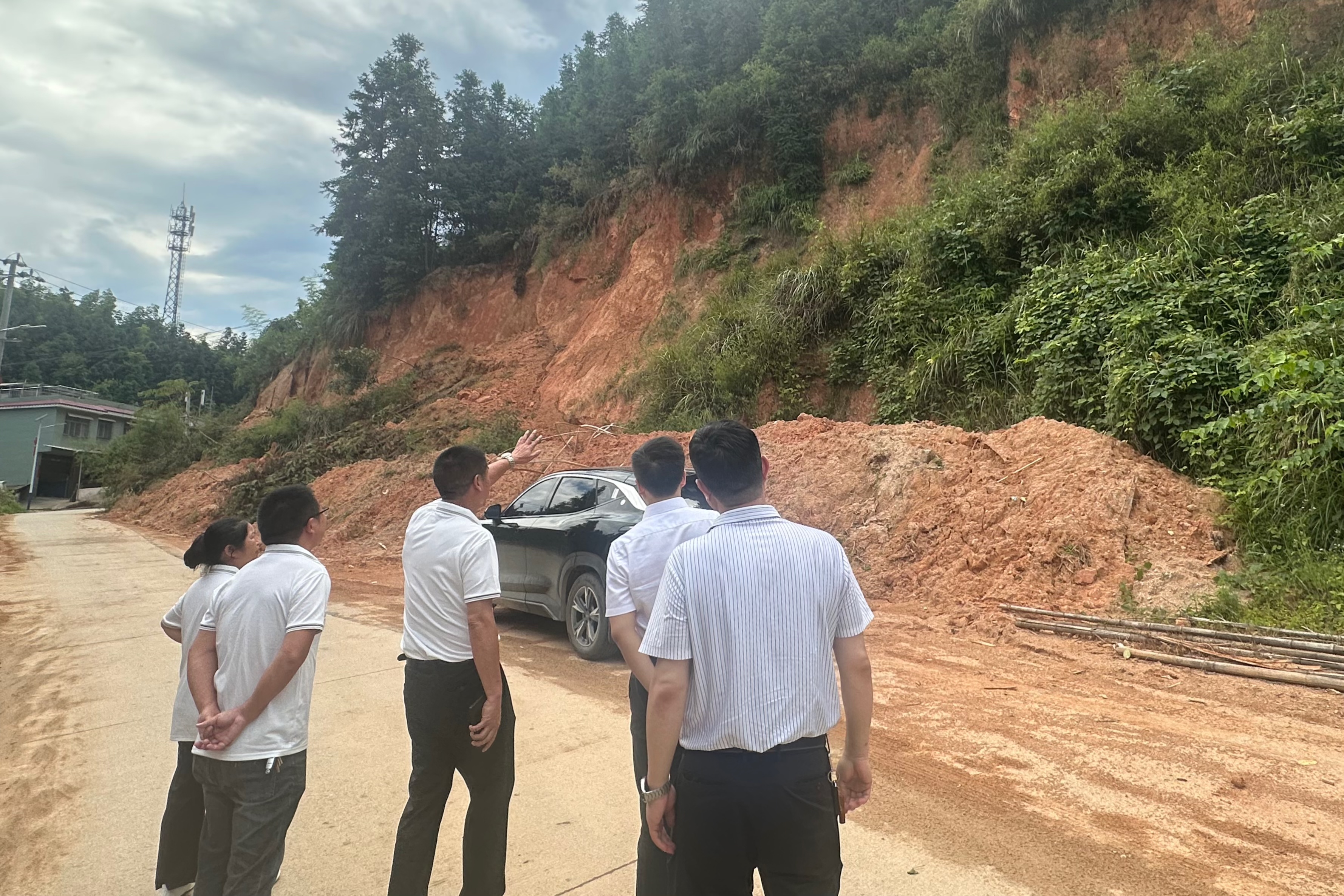 乐动平台_乐动（中国）党群综合与人力资源党支部开展党建联村活动